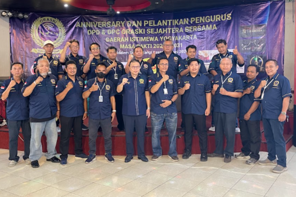 Nirzam Fahmi (ke-5 dari kiri baris depan) berfoto bersama pengurus baru DPD & DPC ORASKI SB Yogyakarta